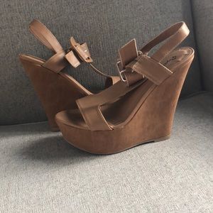 Brown/Tan Strappy Wedges